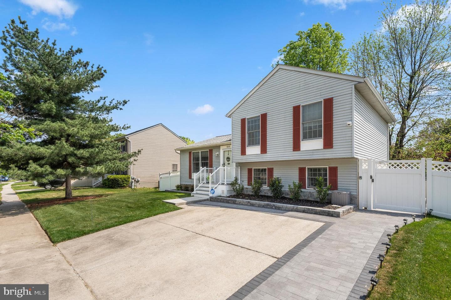 1315 Somerset Road photo 3