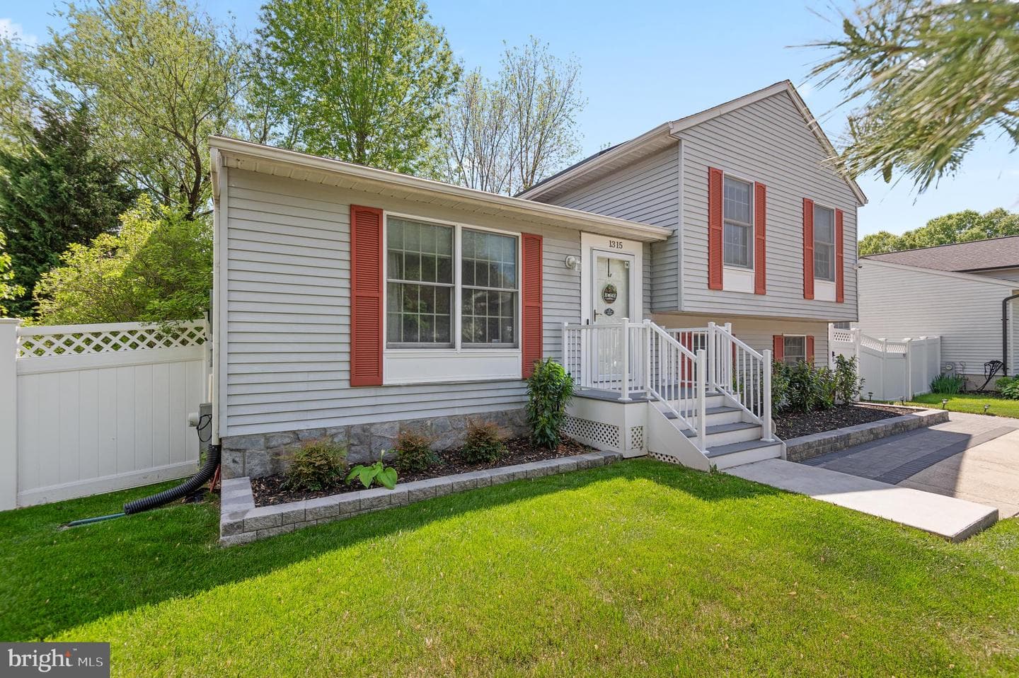 1315 Somerset Road photo 37