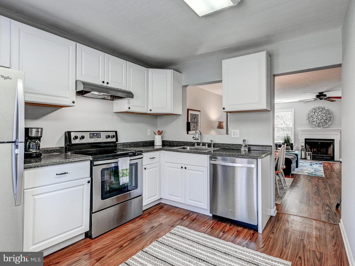 1679 Hart Court photo 4