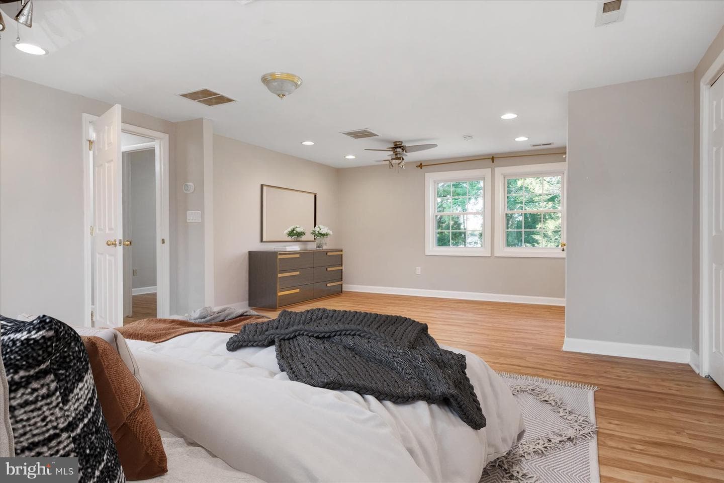 720 Hyde Park Drive photo 24