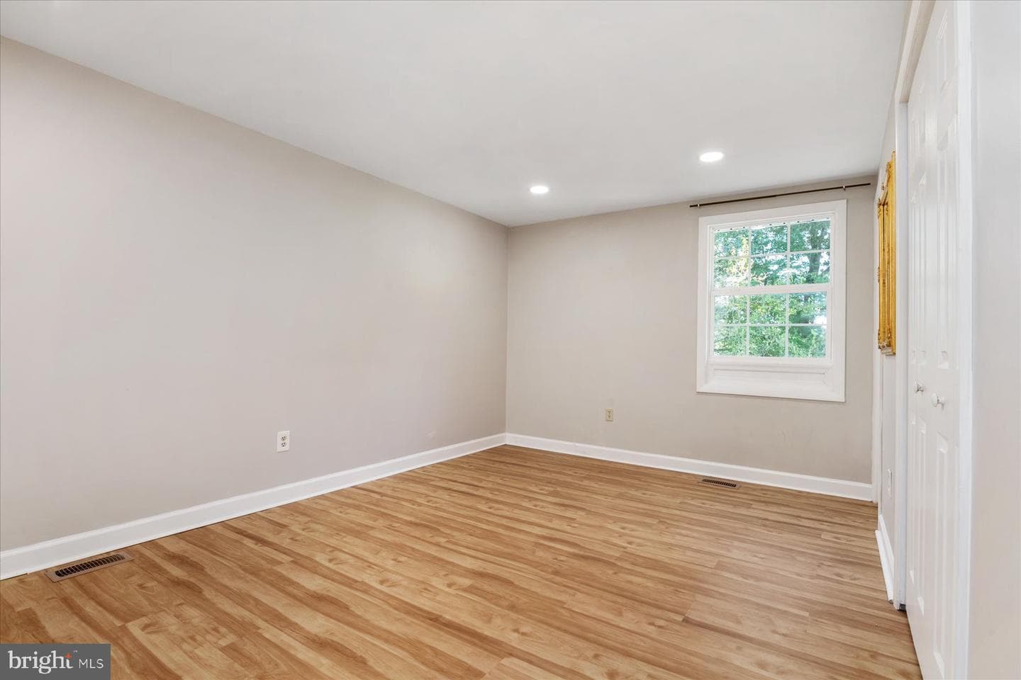 720 Hyde Park Drive photo 32