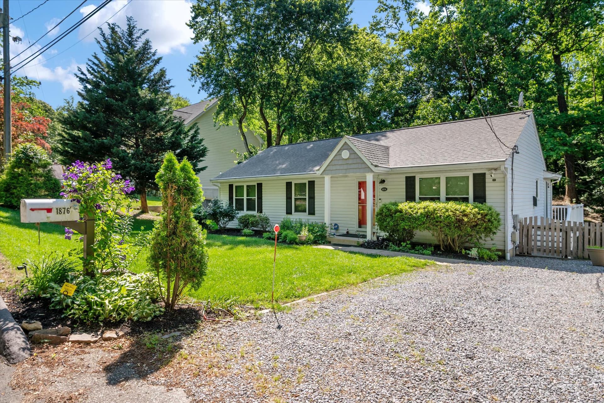 1876 Severn Grove Road photo 2