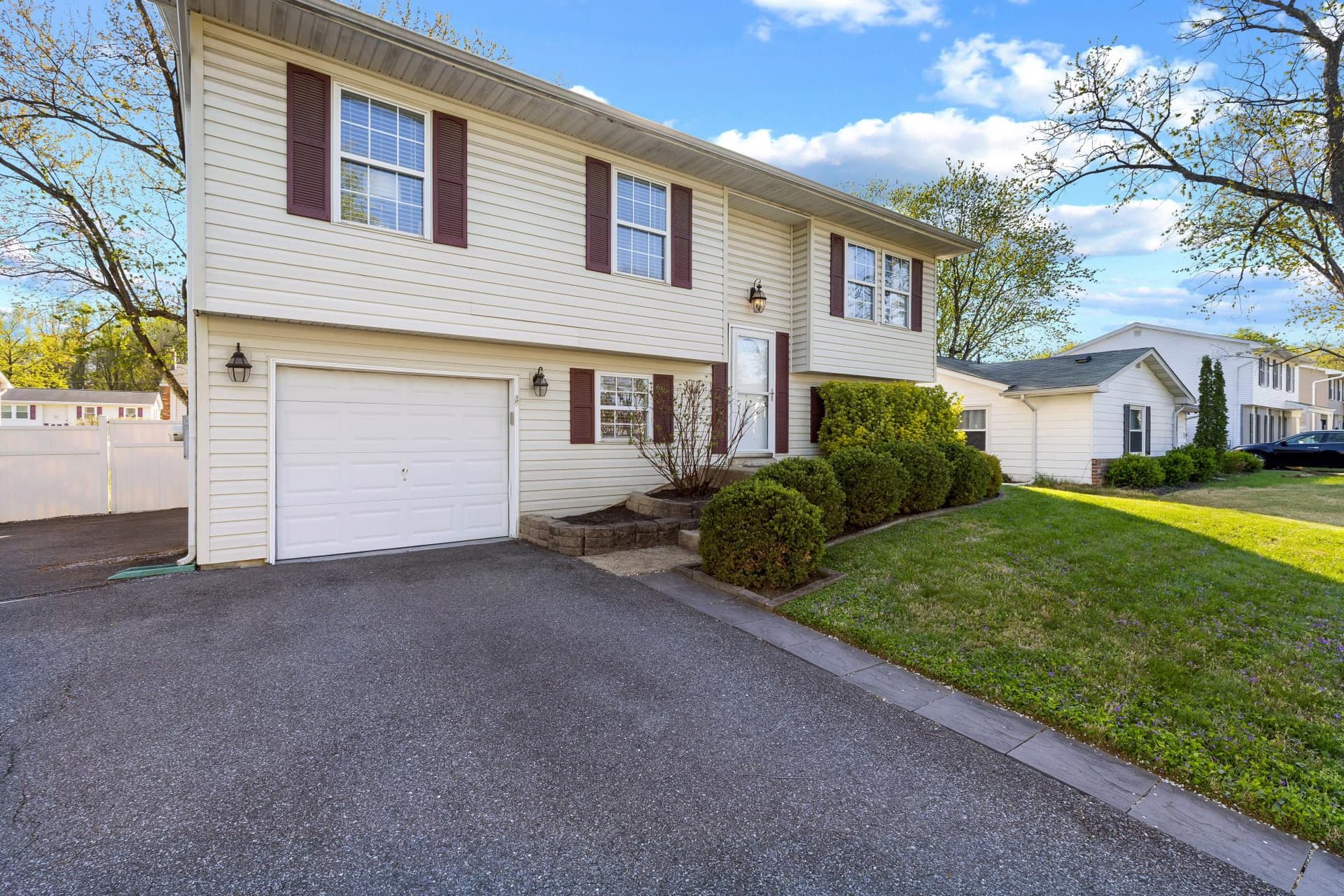 1019 Christmas Lane photo 2