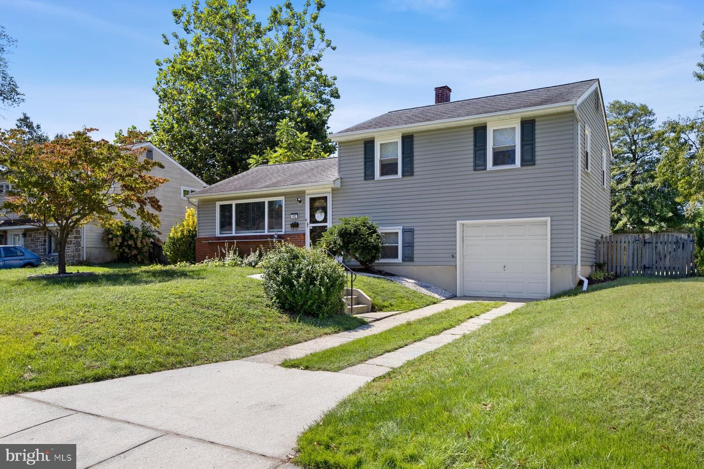 612 Carolyn Road photo 2