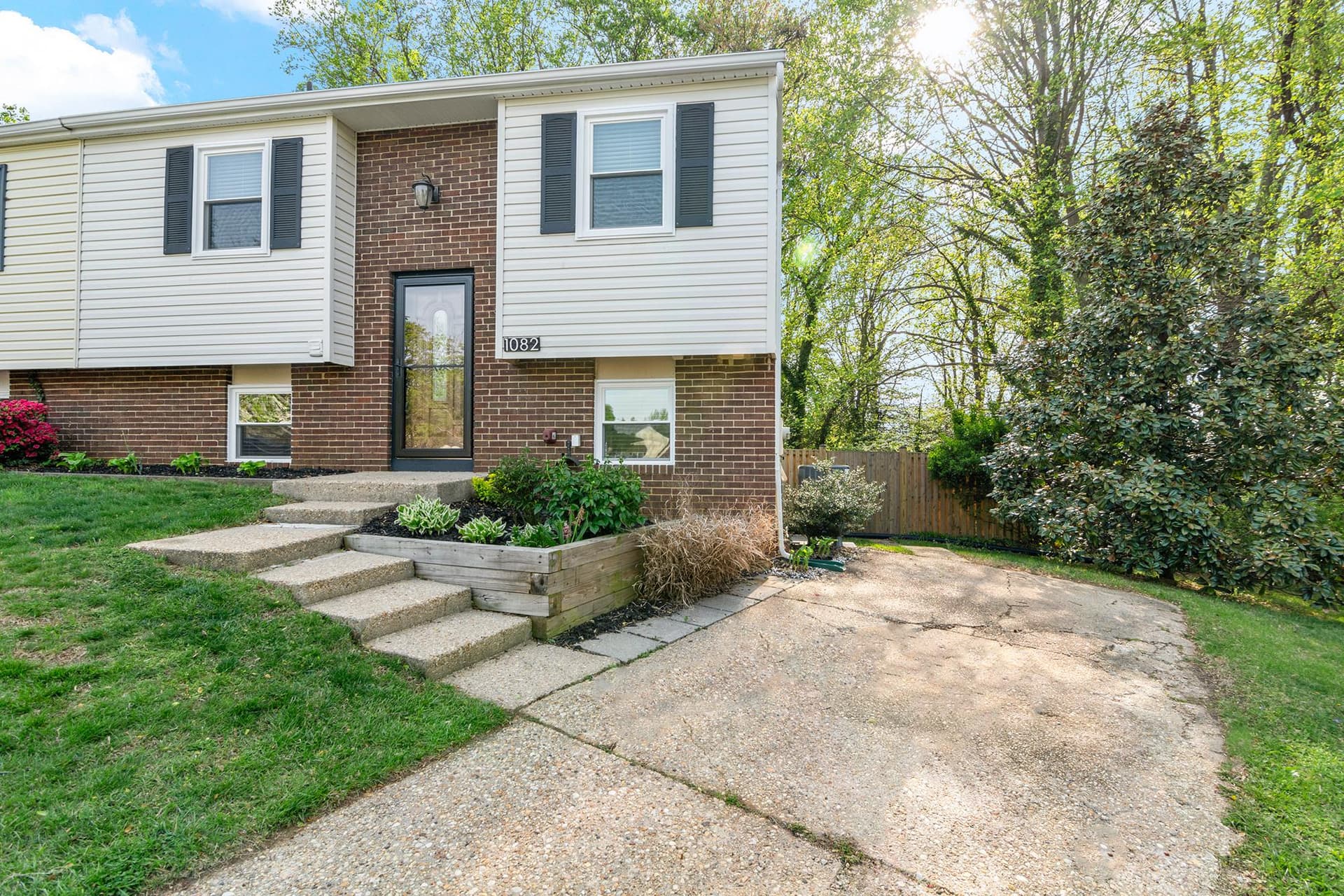 1082 Brightleaf Court photo 3