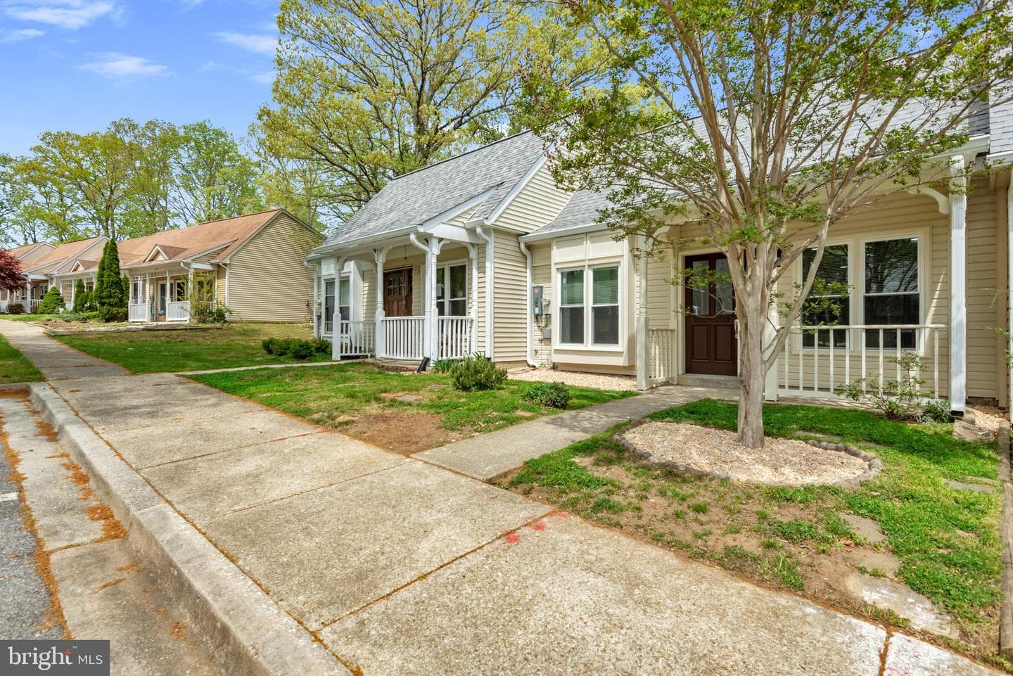928 Riversedge Circle photo 2