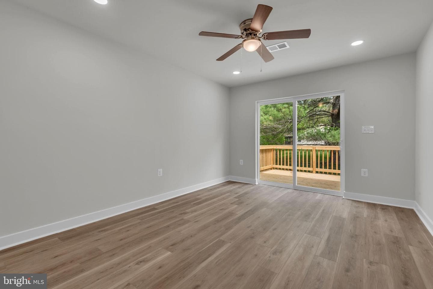 928 Riversedge Circle photo 22