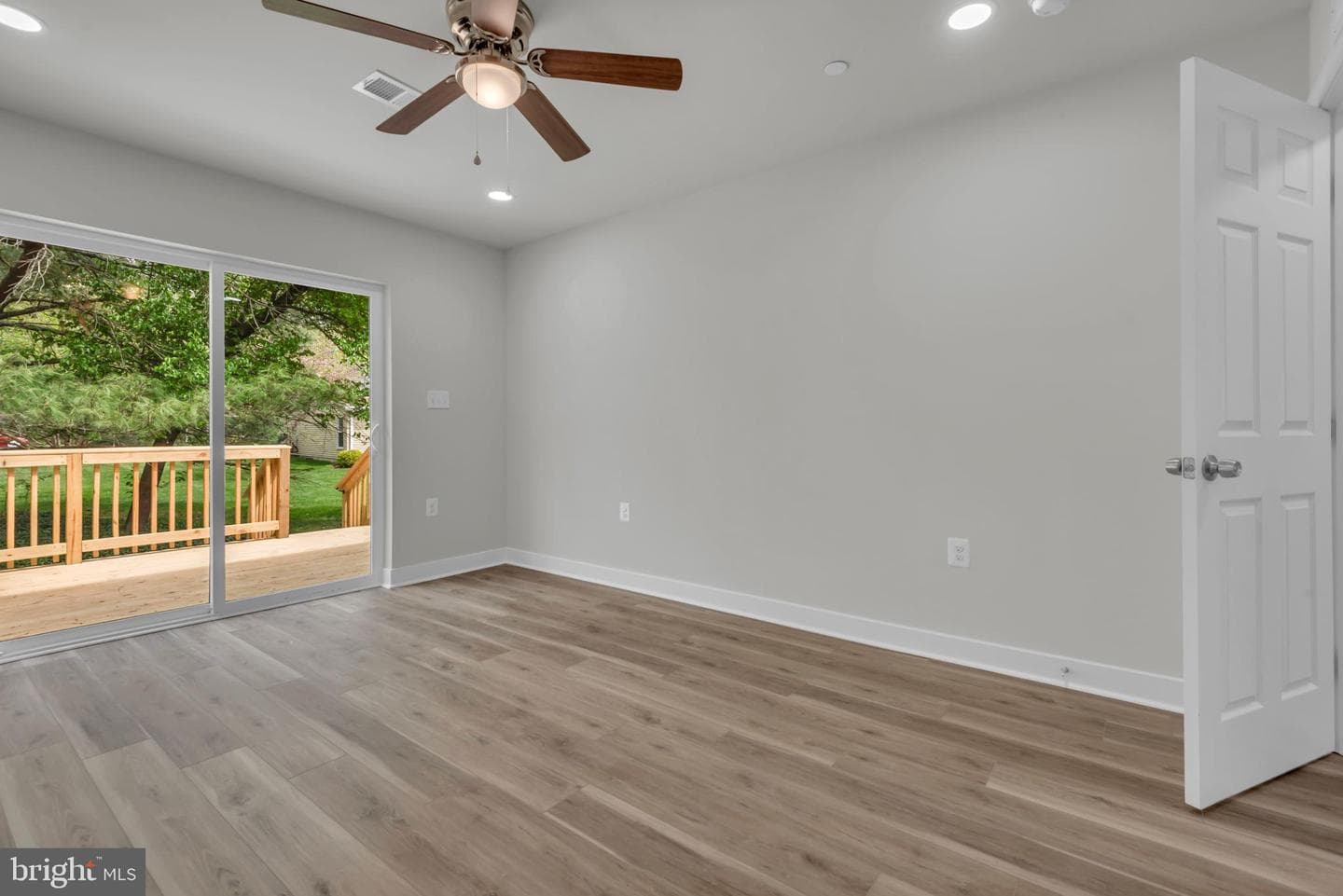 928 Riversedge Circle photo 24