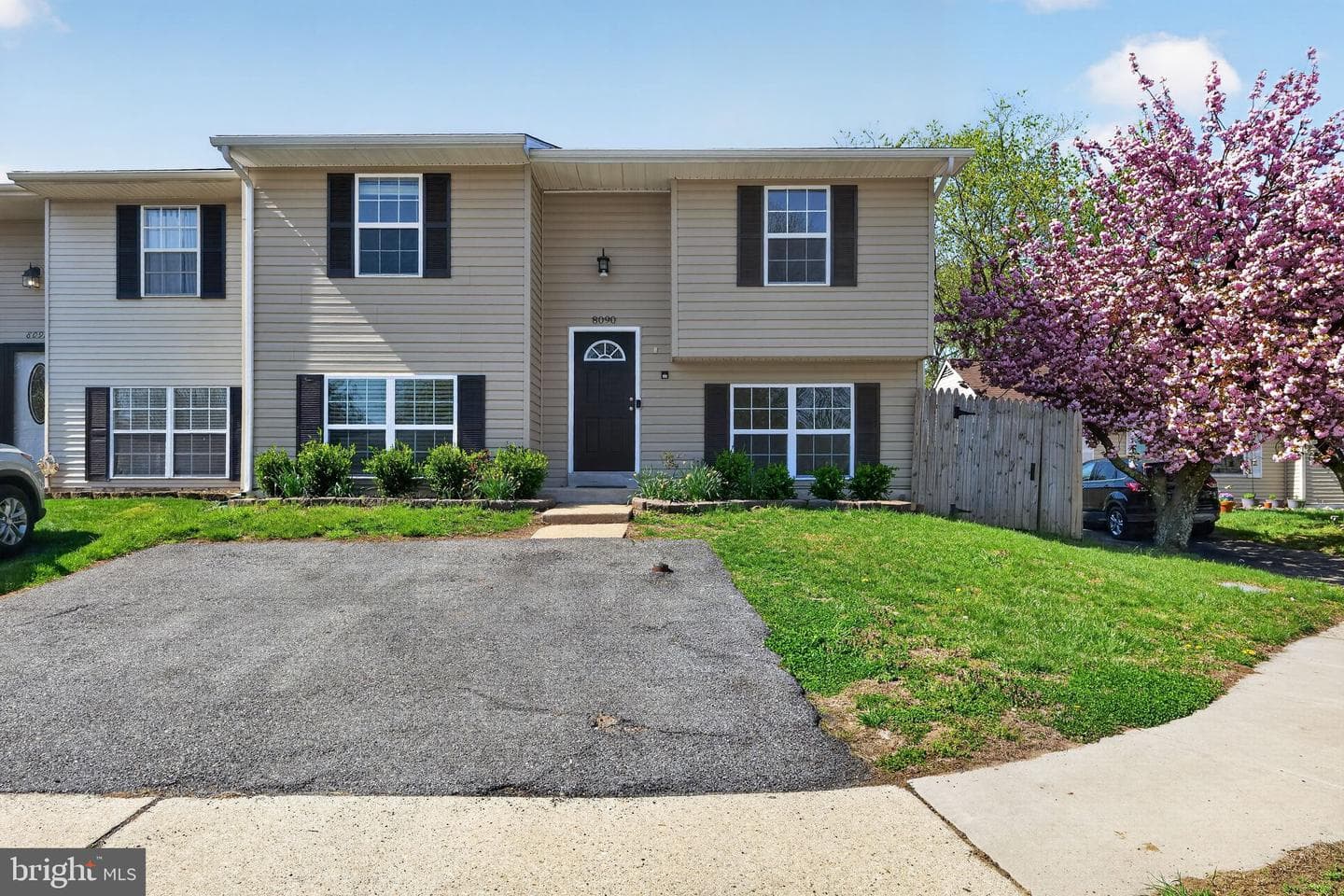 8090 Round Table Court photo 2