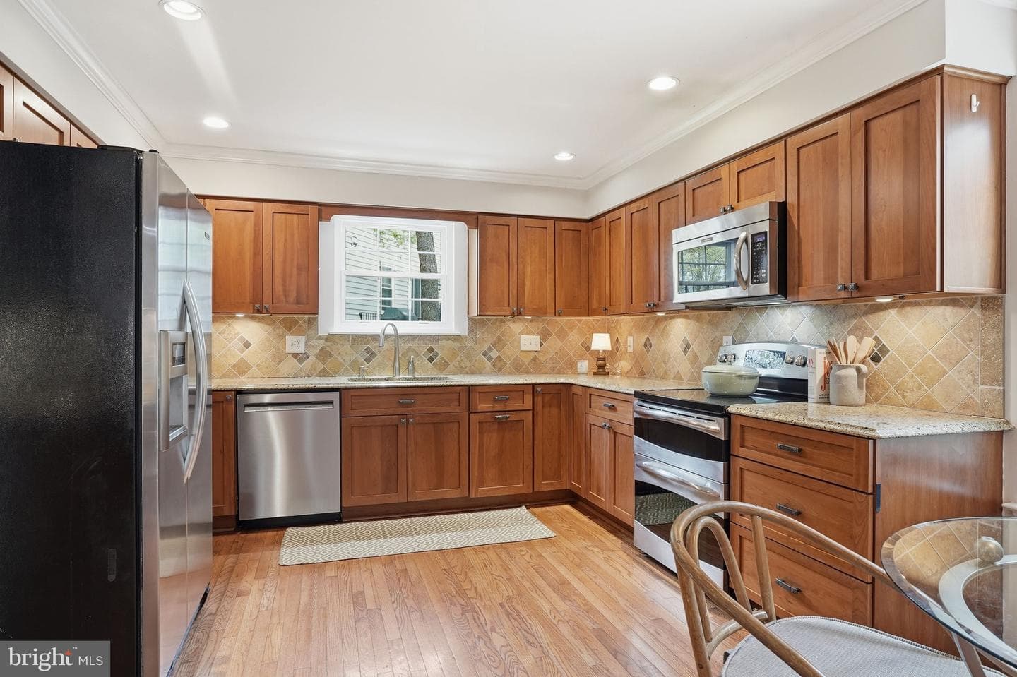289 College Manor Drive photo 2