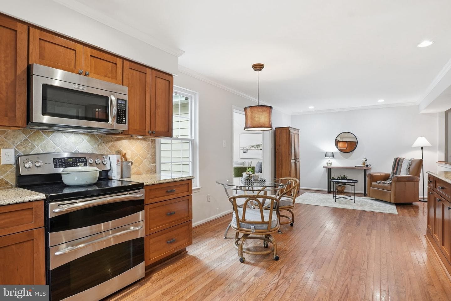 289 College Manor Drive photo 4