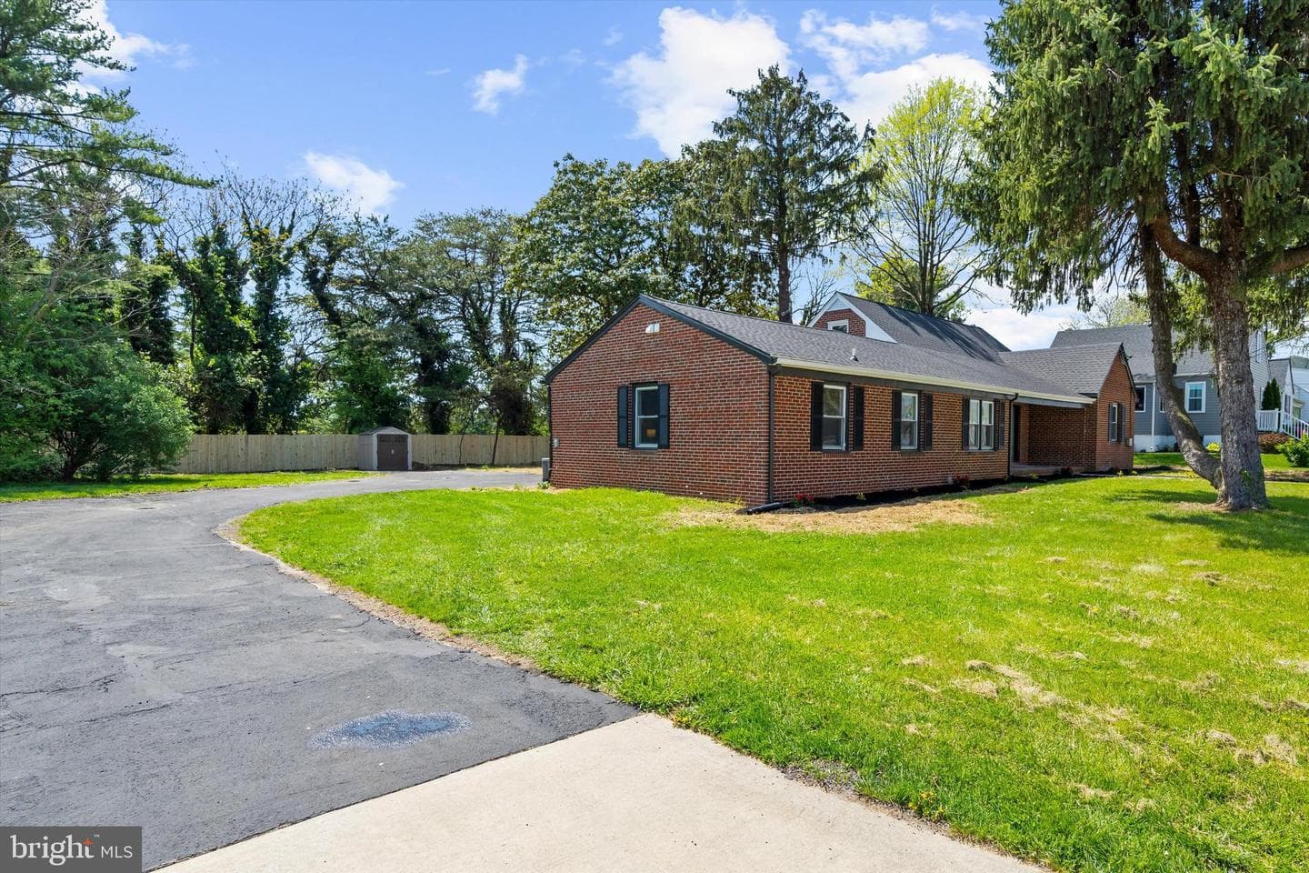 203 Walton Avenue photo 2