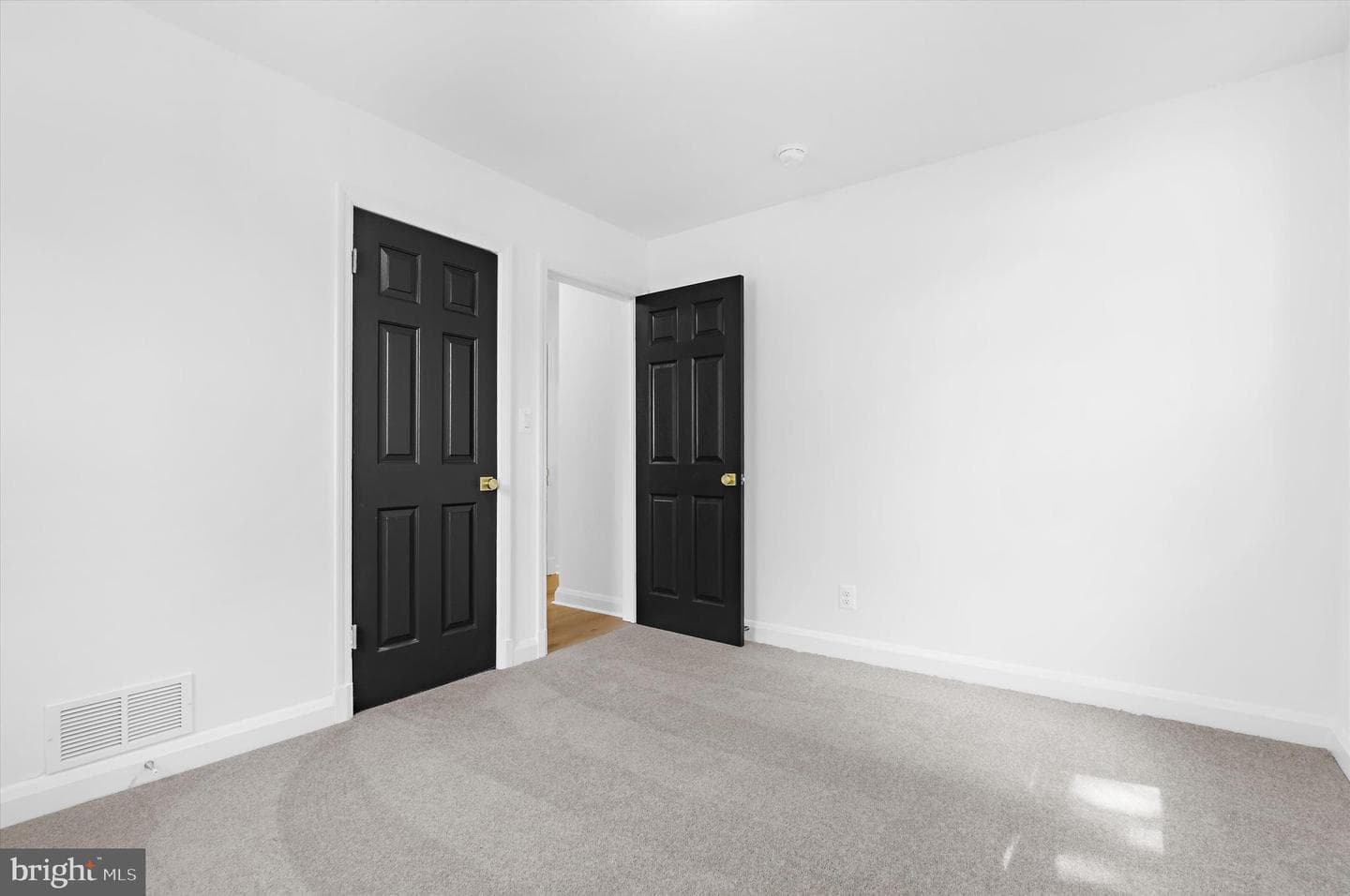 203 Walton Avenue photo 23