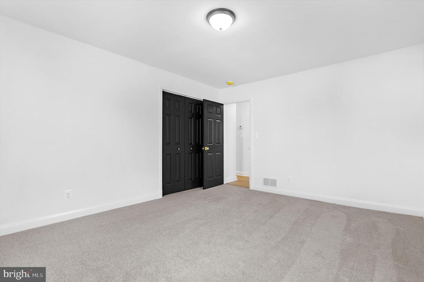 203 Walton Avenue photo 25