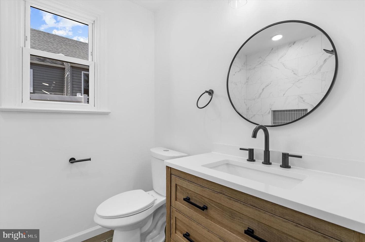 203 Walton Avenue photo 26