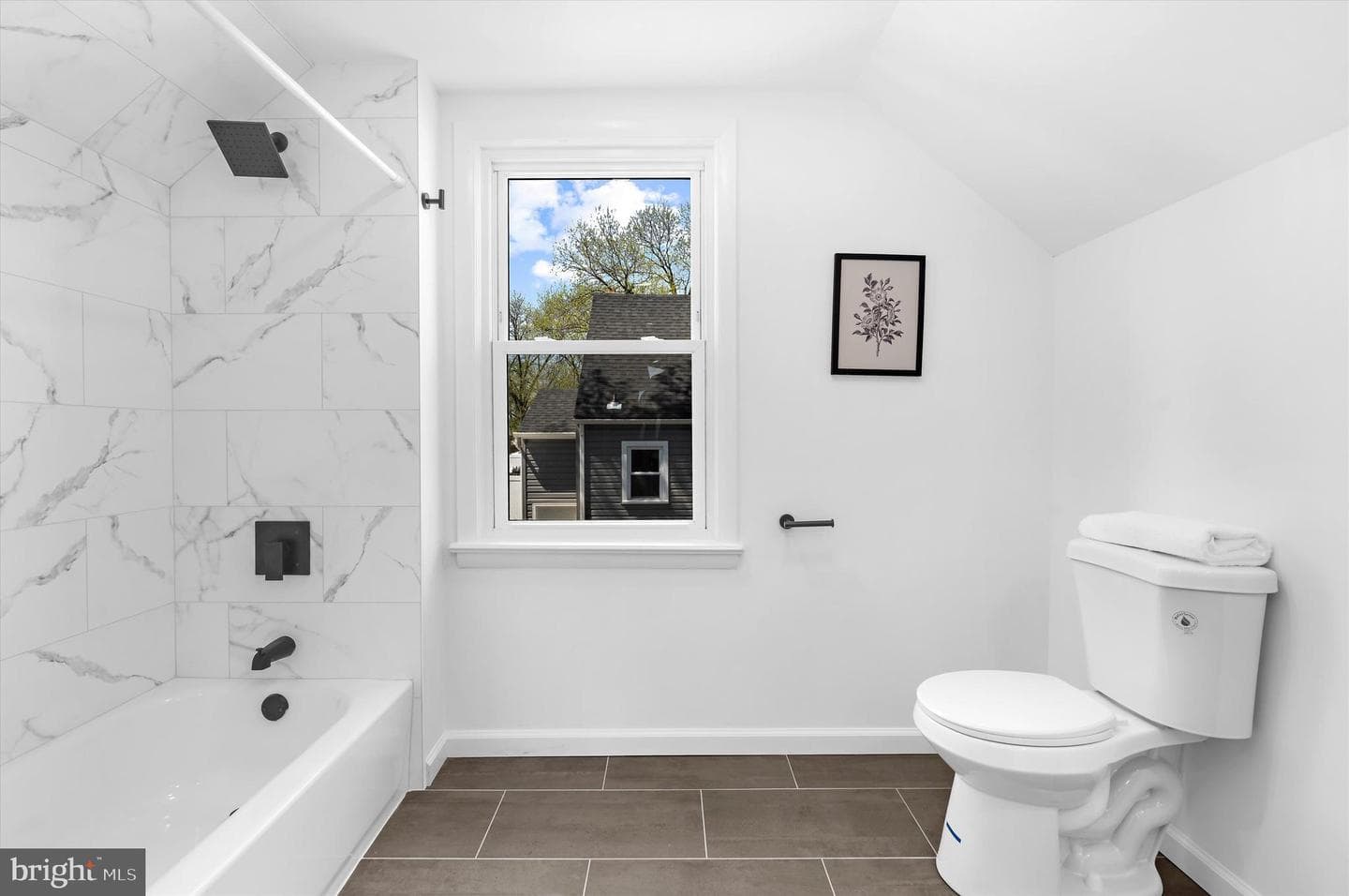 203 Walton Avenue photo 32