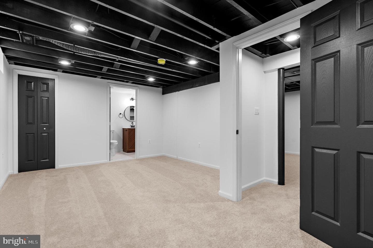 203 Walton Avenue photo 35