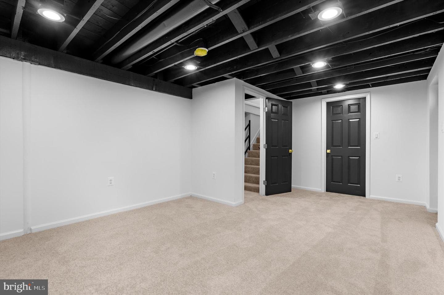 203 Walton Avenue photo 36