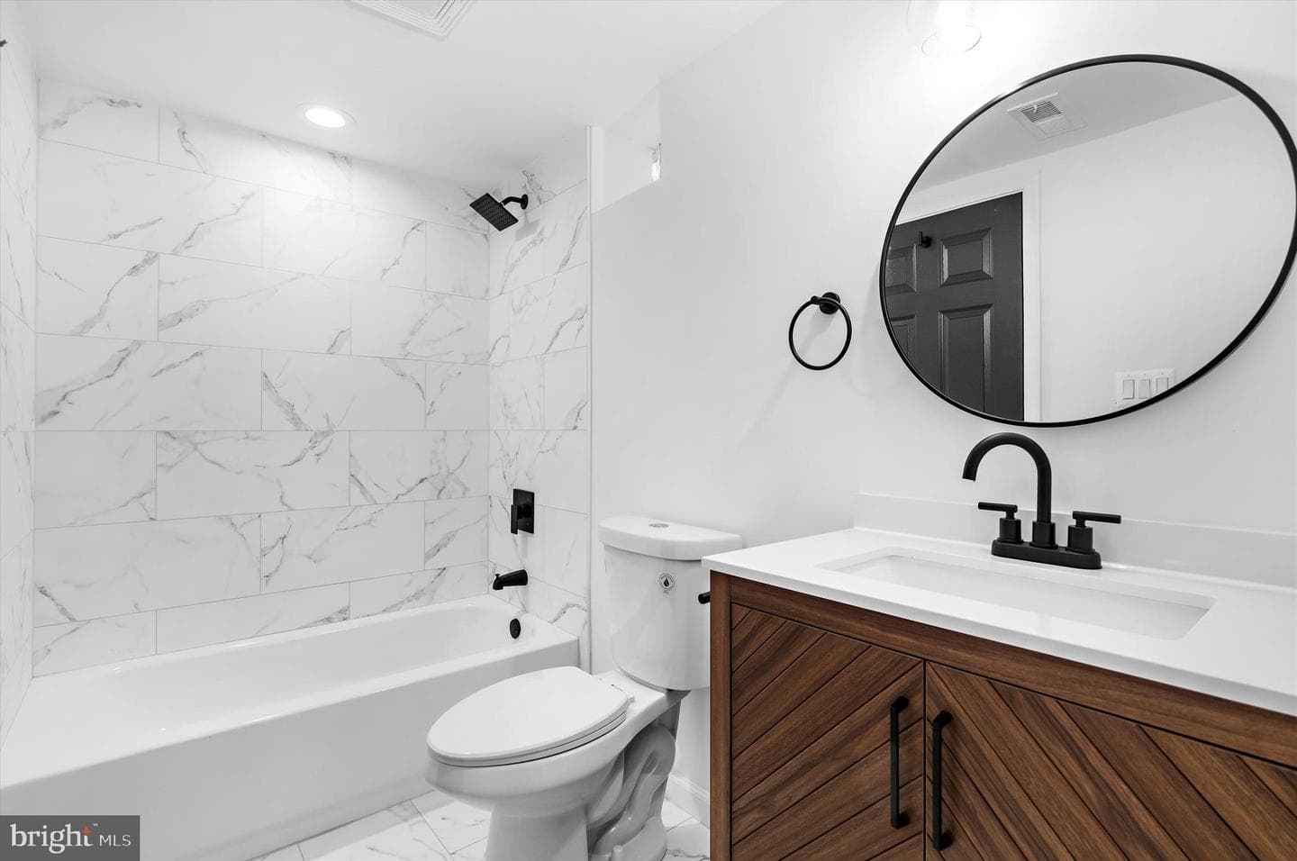 203 Walton Avenue photo 38