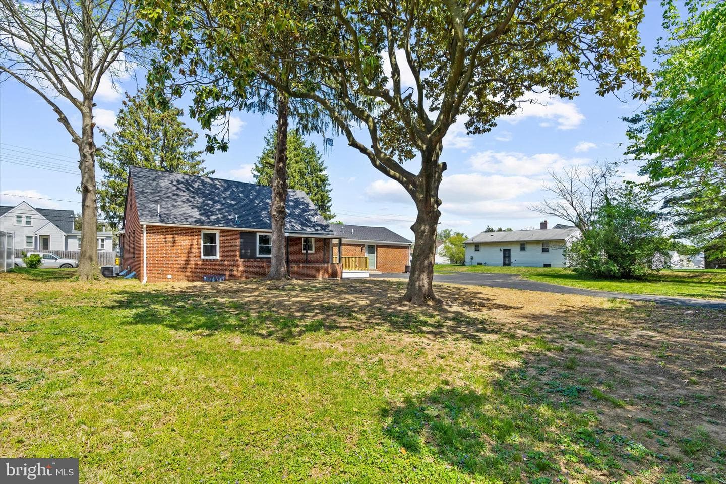 203 Walton Avenue photo 46