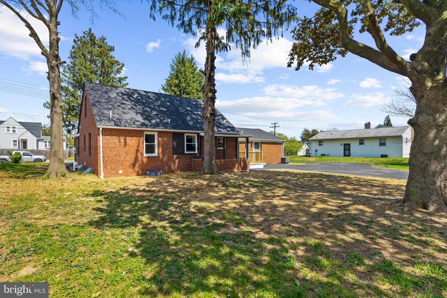 203 Walton Avenue photo 49