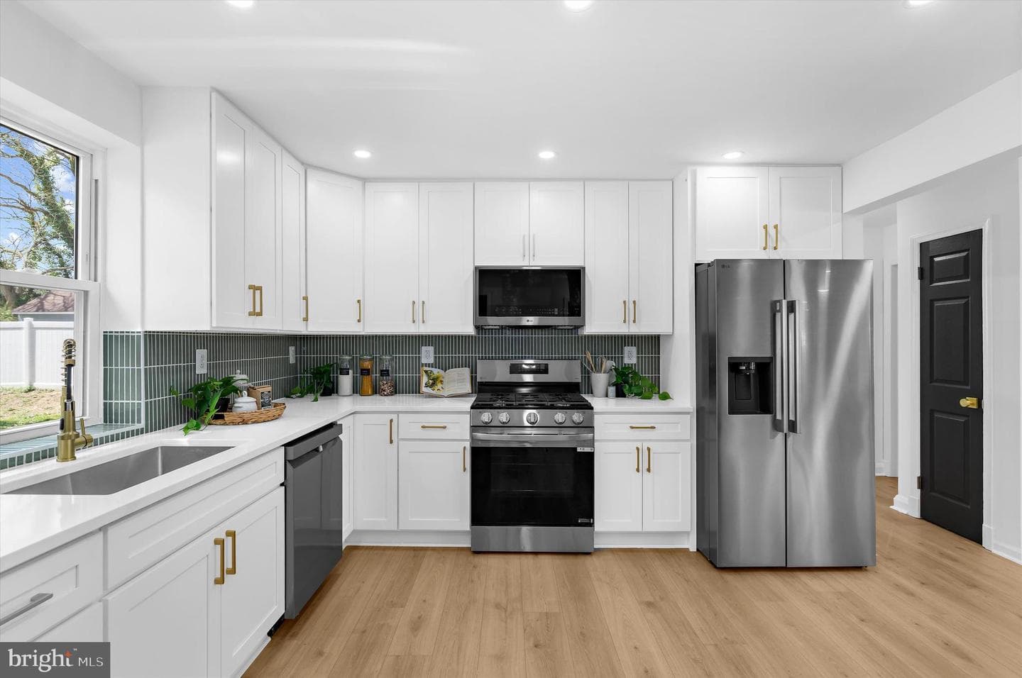 203 Walton Avenue photo 9