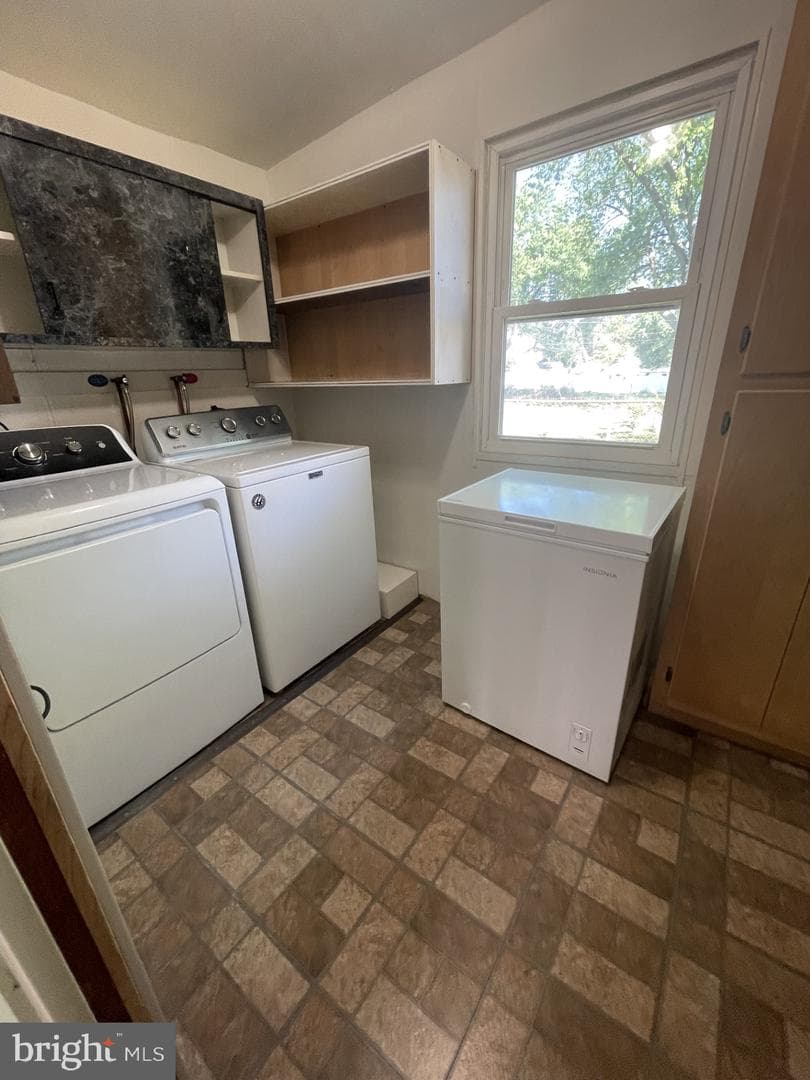 209 Beverley Avenue photo 52