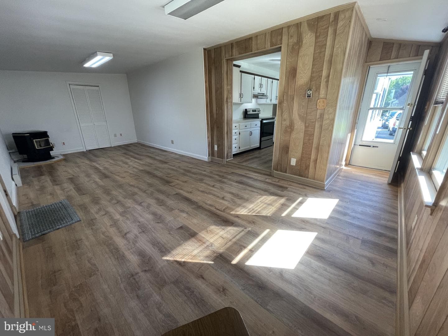 209 Beverley Avenue photo 57