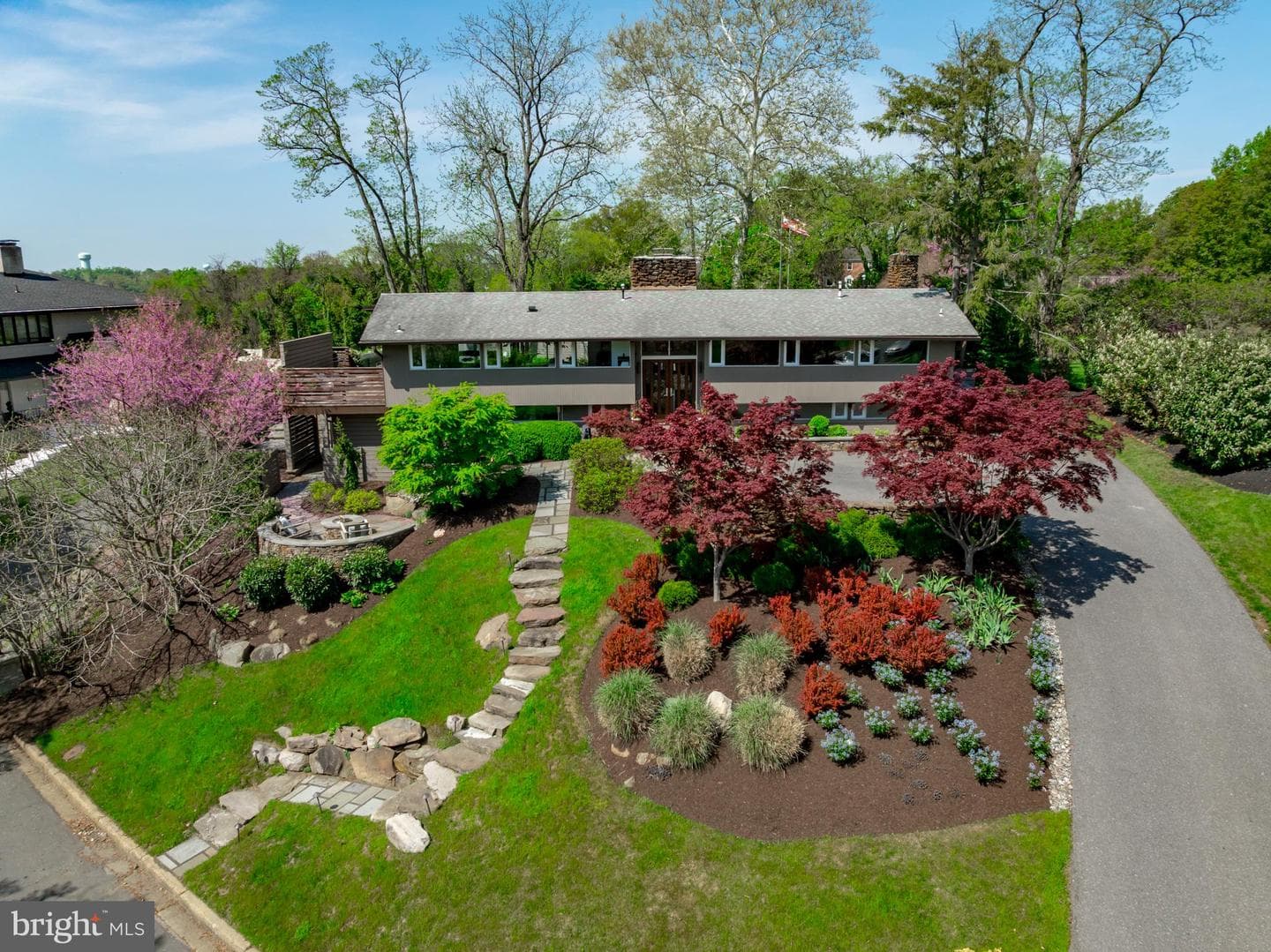 1924 Thomas Drive photo 3