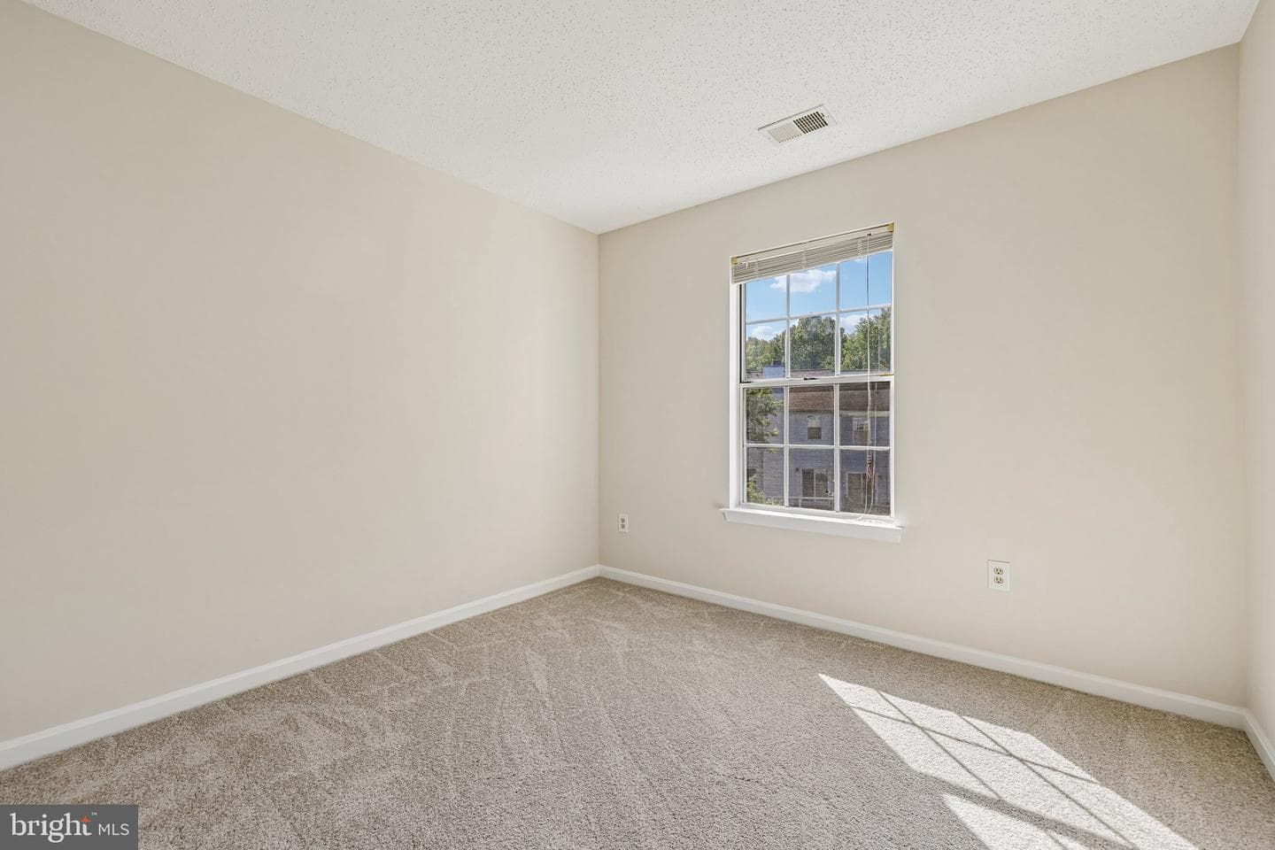 2558 Ambling Circle photo 28