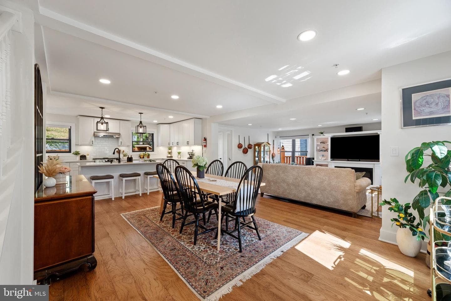 152 Jefferson Street photo 9