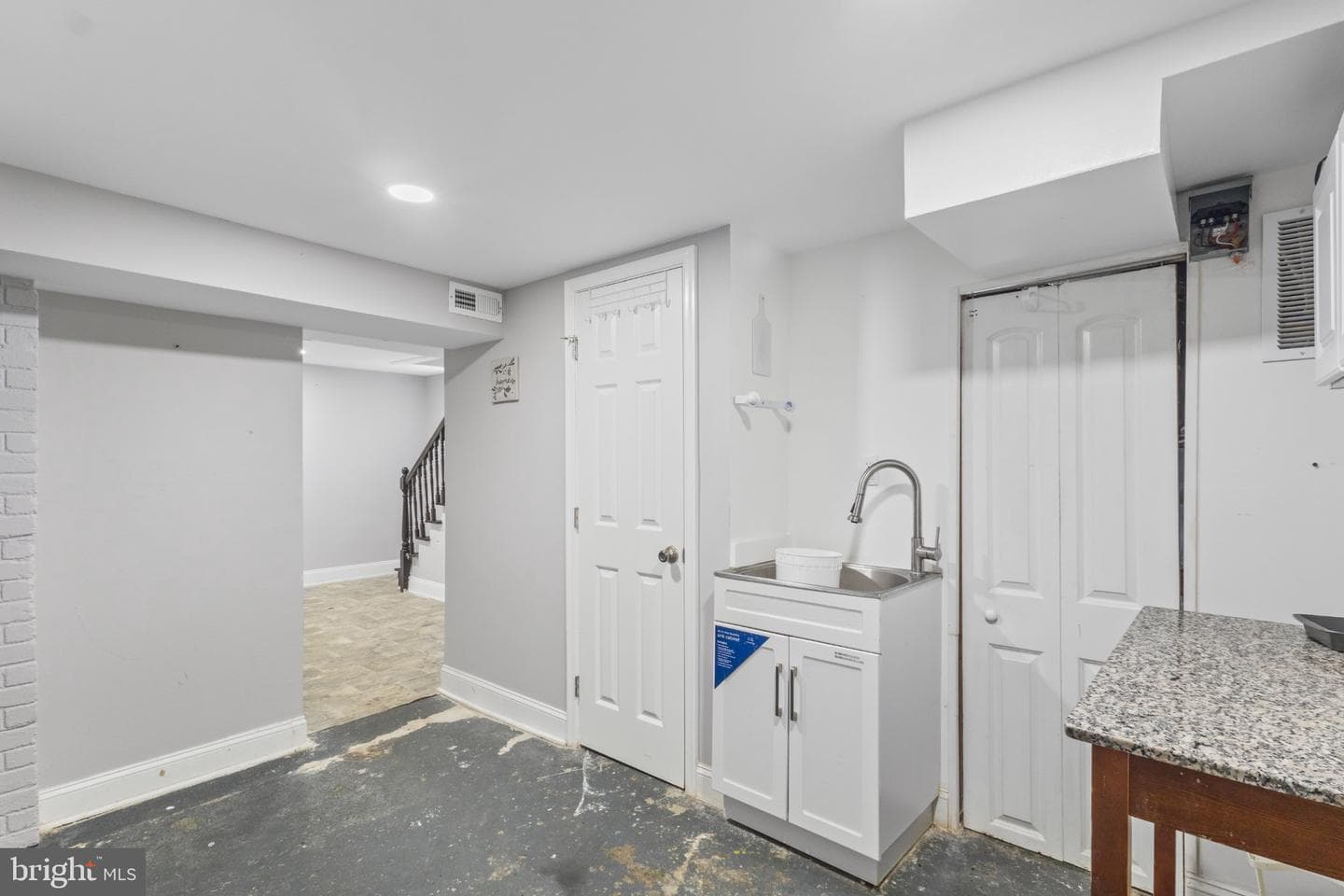 130 W Edgevale Road photo 28