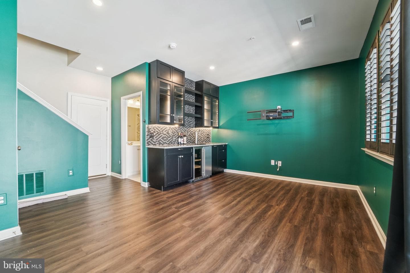 2070 Hinshaw Drive photo 8