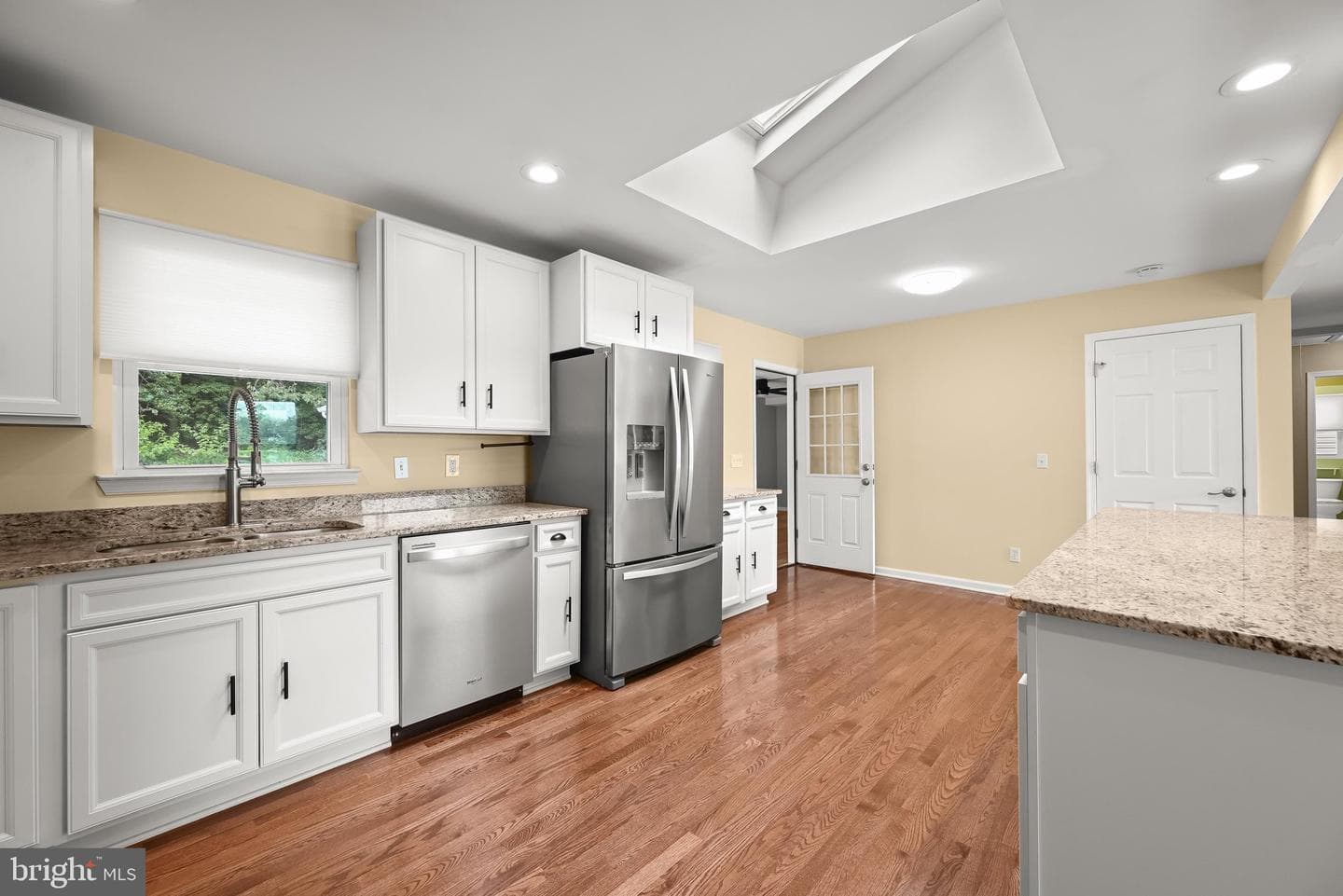 840 Valentine View photo 22