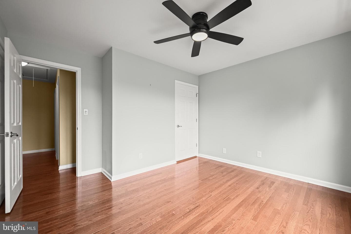 840 Valentine View photo 32