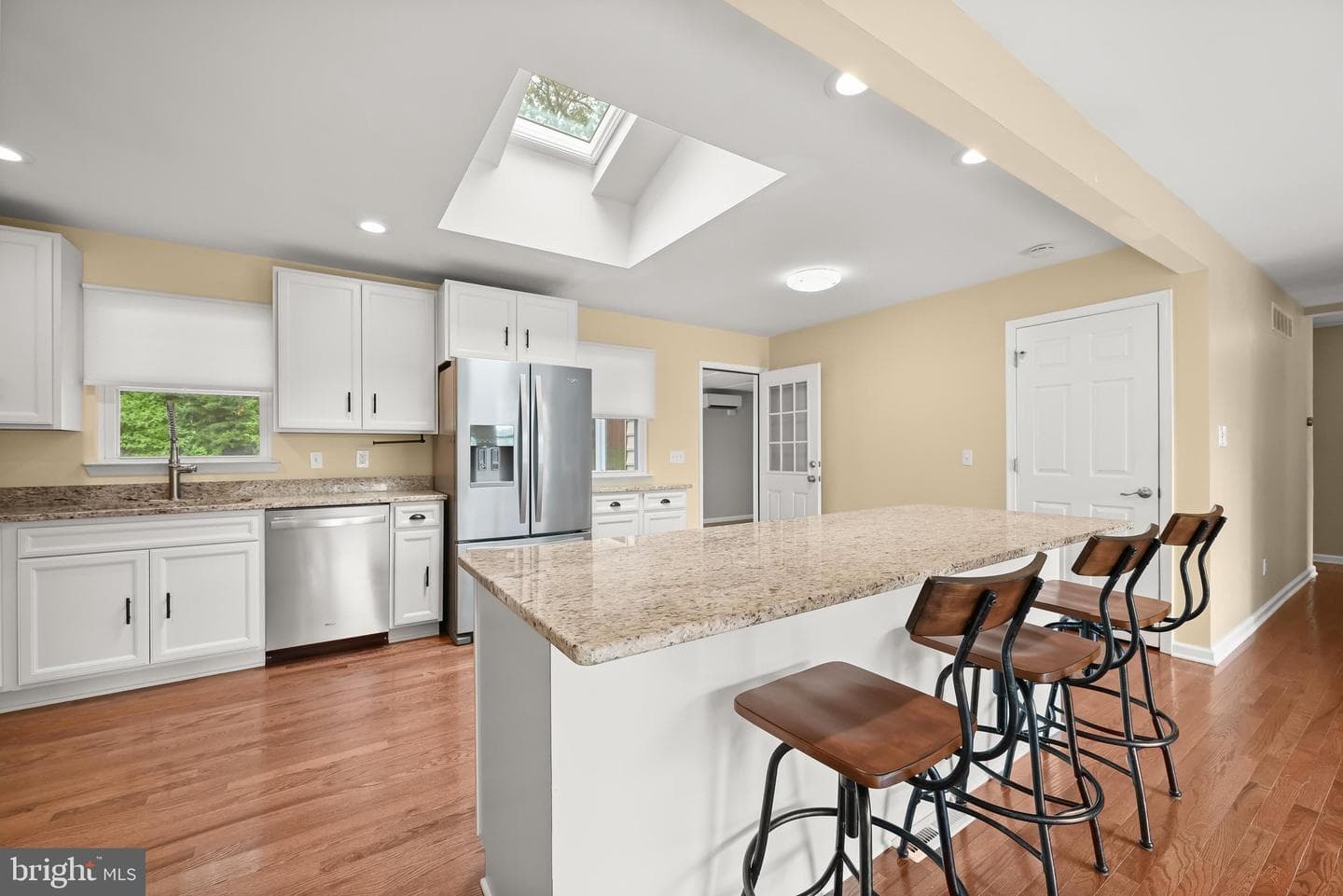 840 Valentine View photo 4