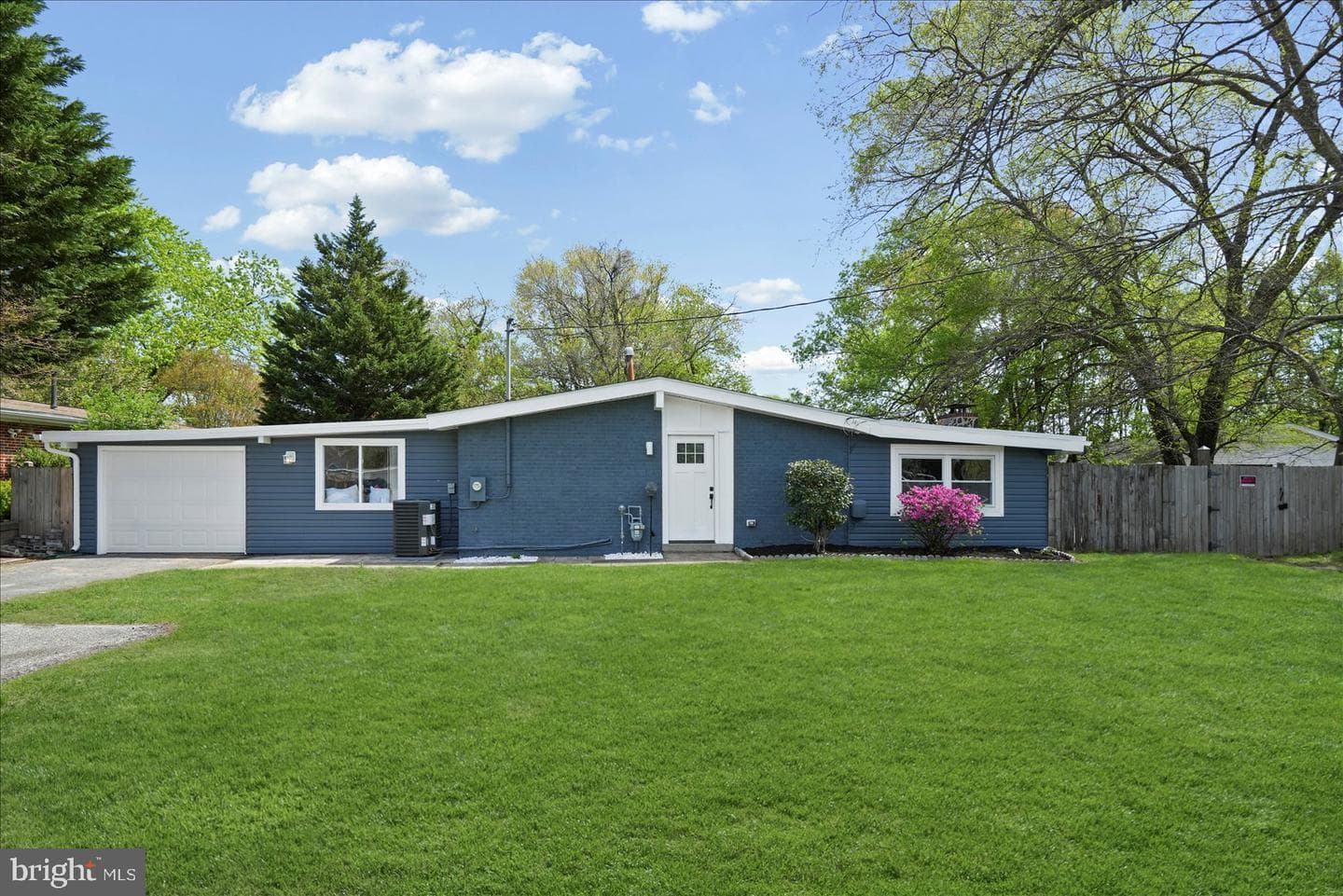 214 Saint James Drive photo 3