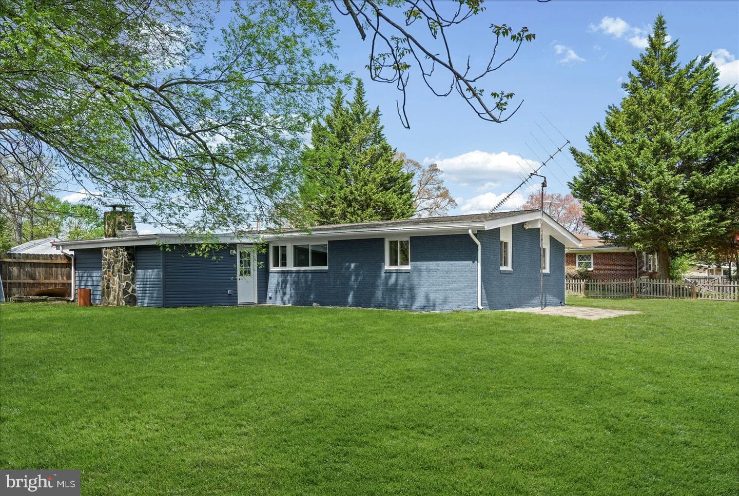214 Saint James Drive photo 6