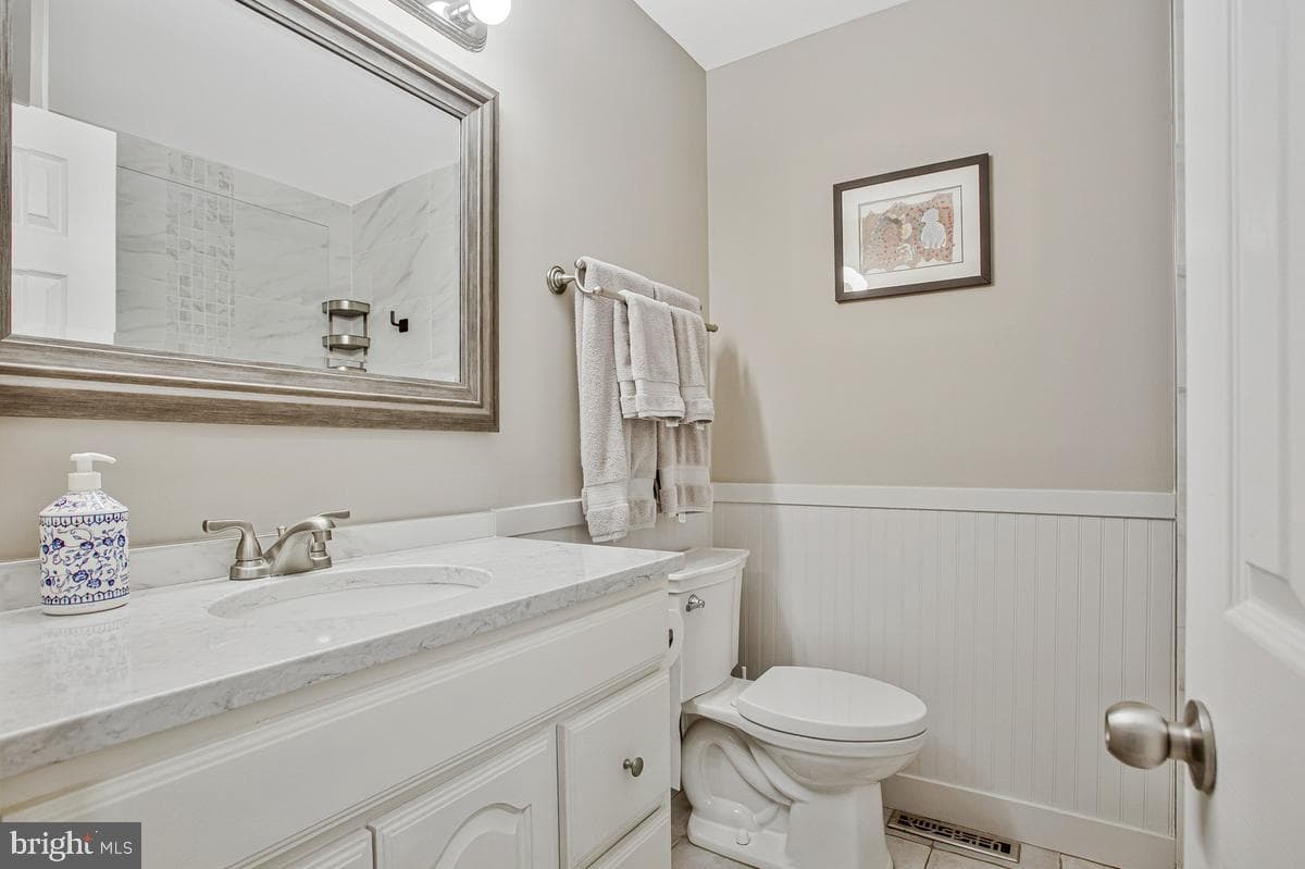 1486 Kingsway Court photo 25