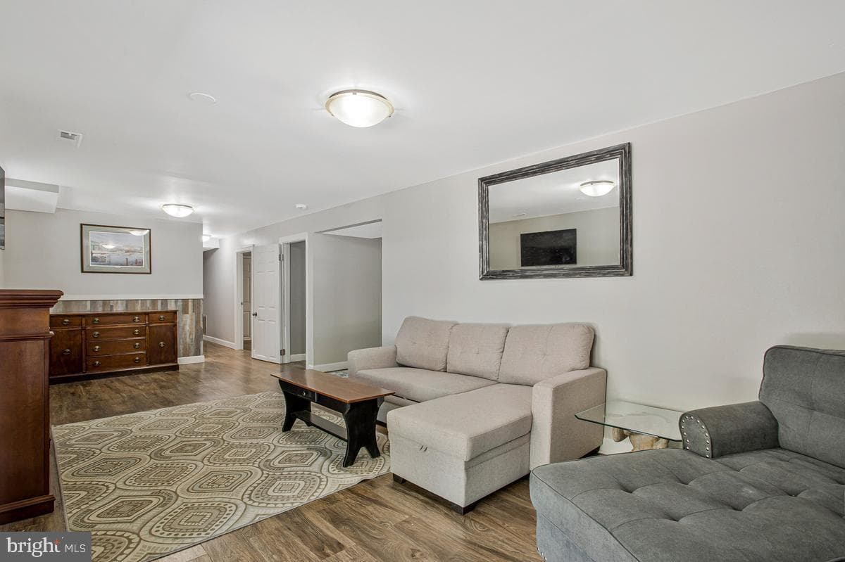 1486 Kingsway Court photo 30