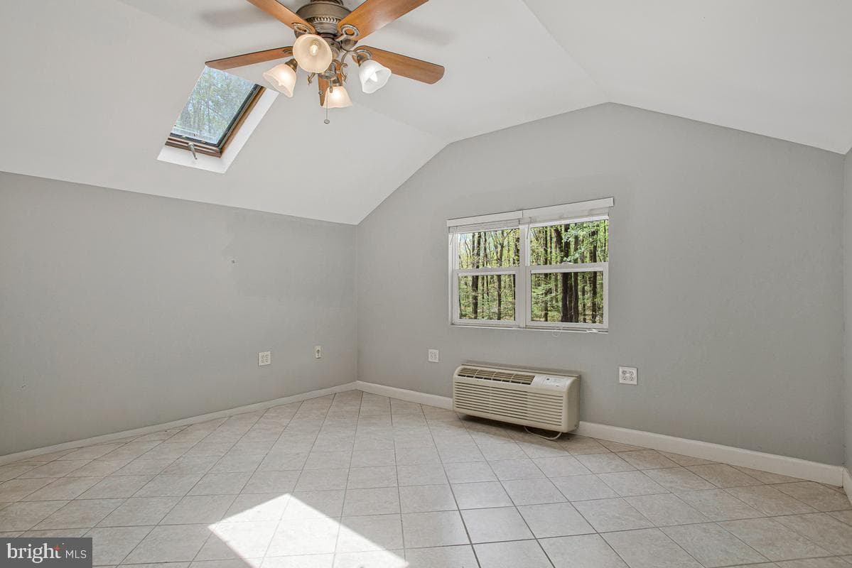 1486 Kingsway Court photo 47
