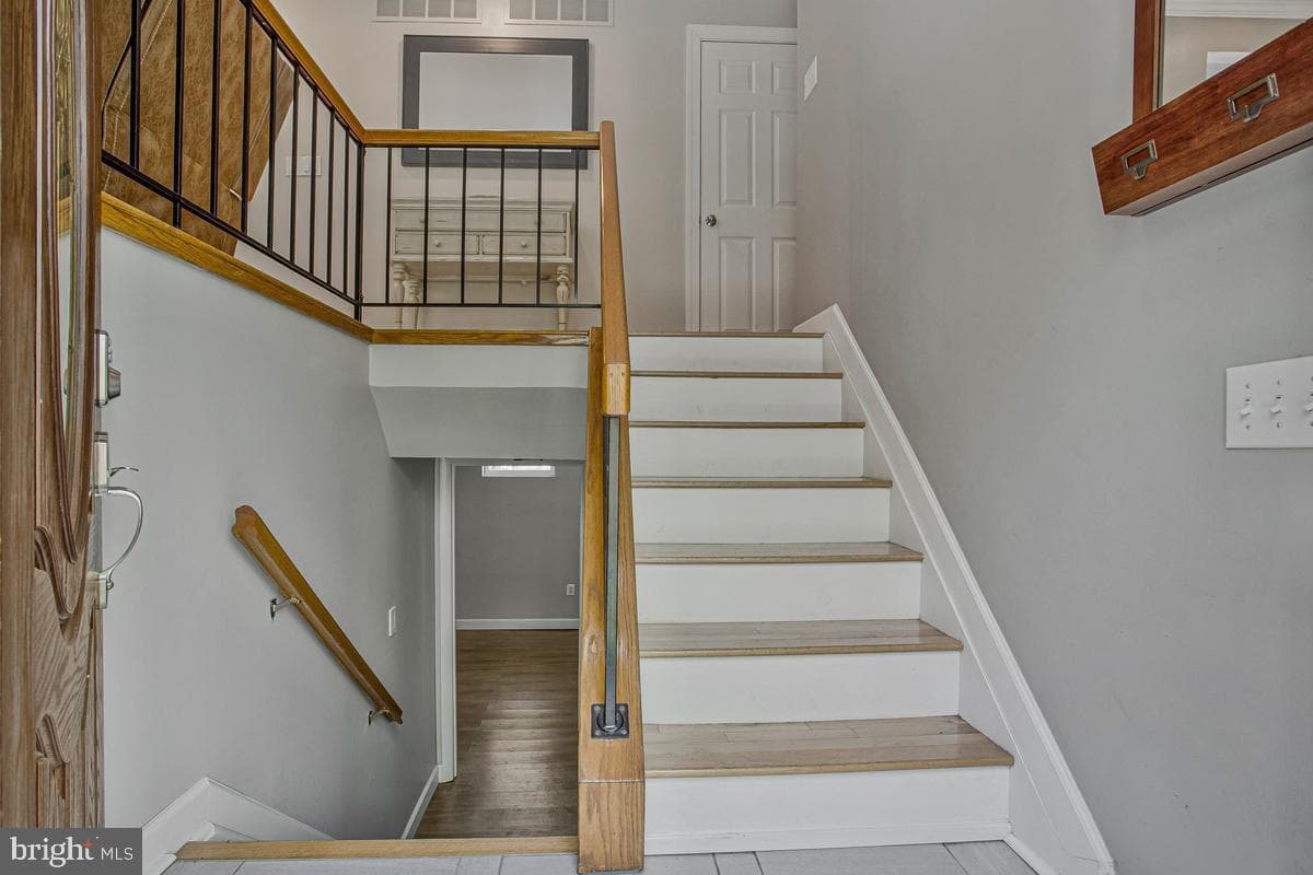 1486 Kingsway Court photo 6