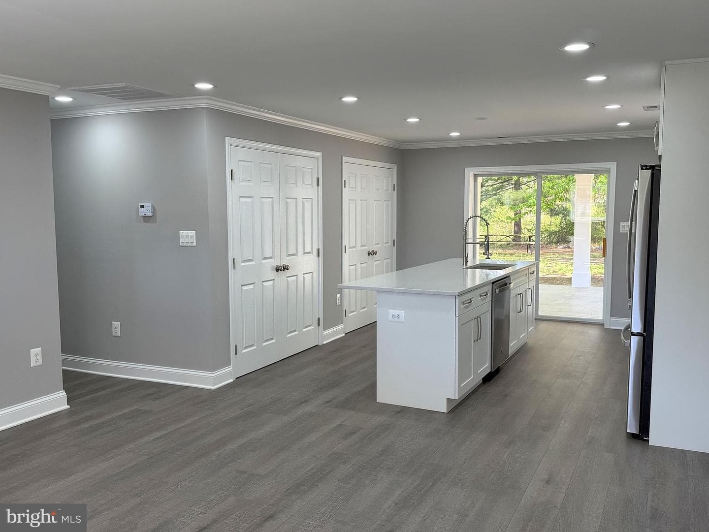 1008 Hilltop Road photo 4