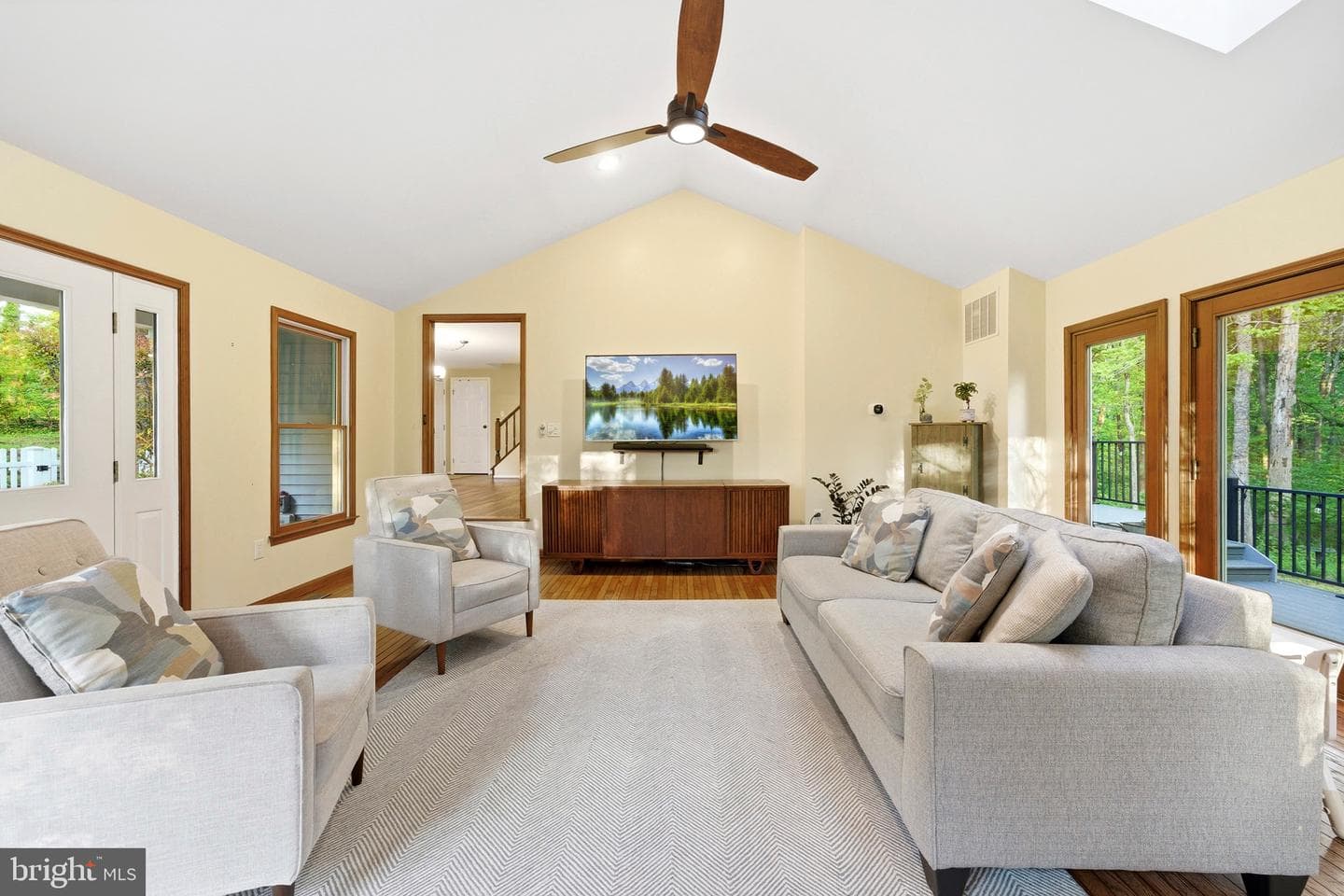 11 Tracys Lane photo 11