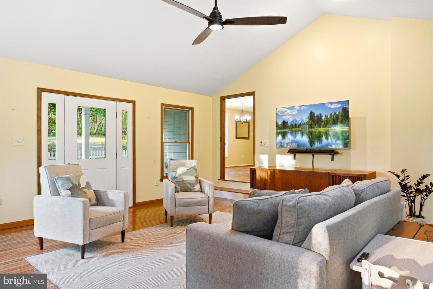 11 Tracys Lane photo 13