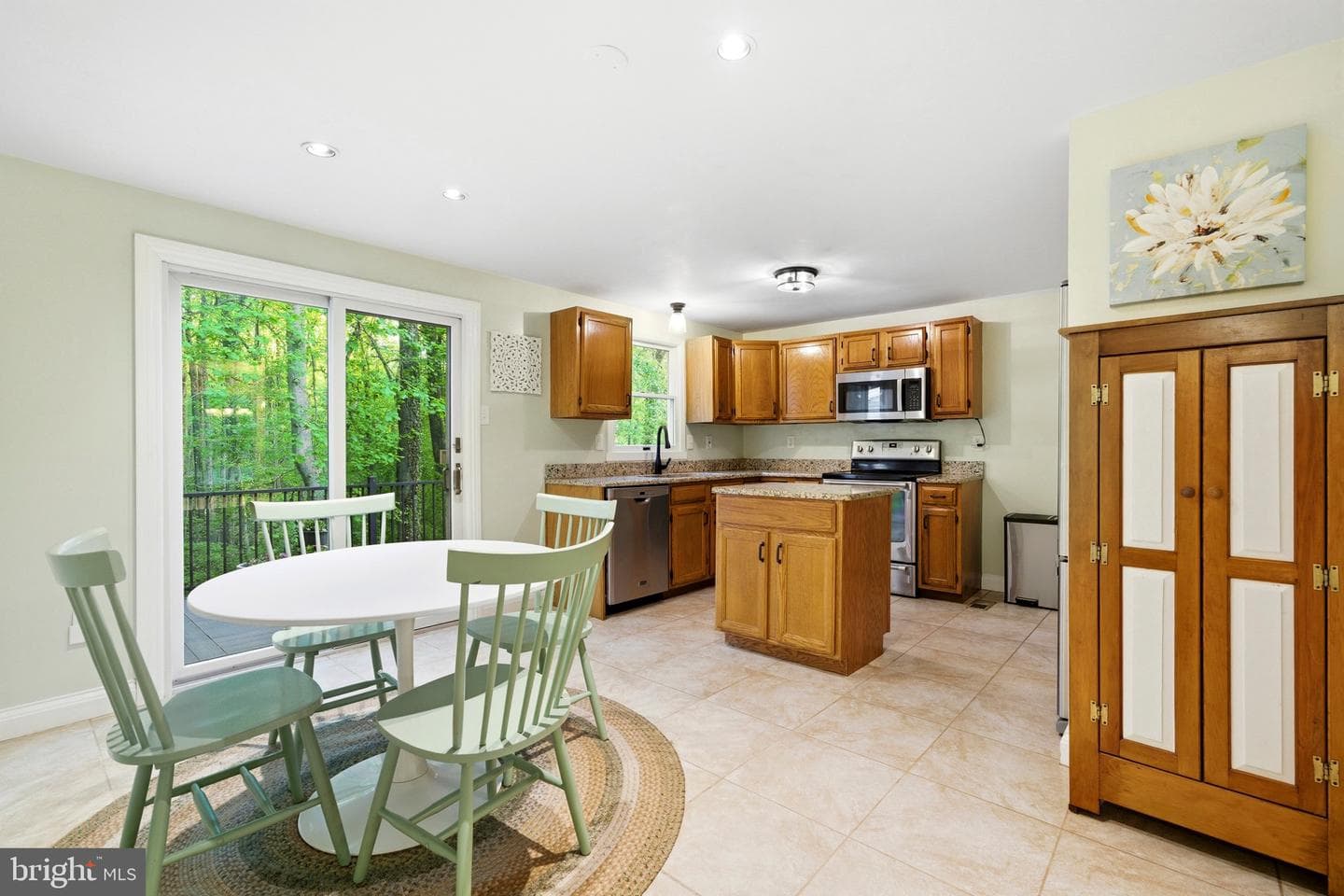 11 Tracys Lane photo 15