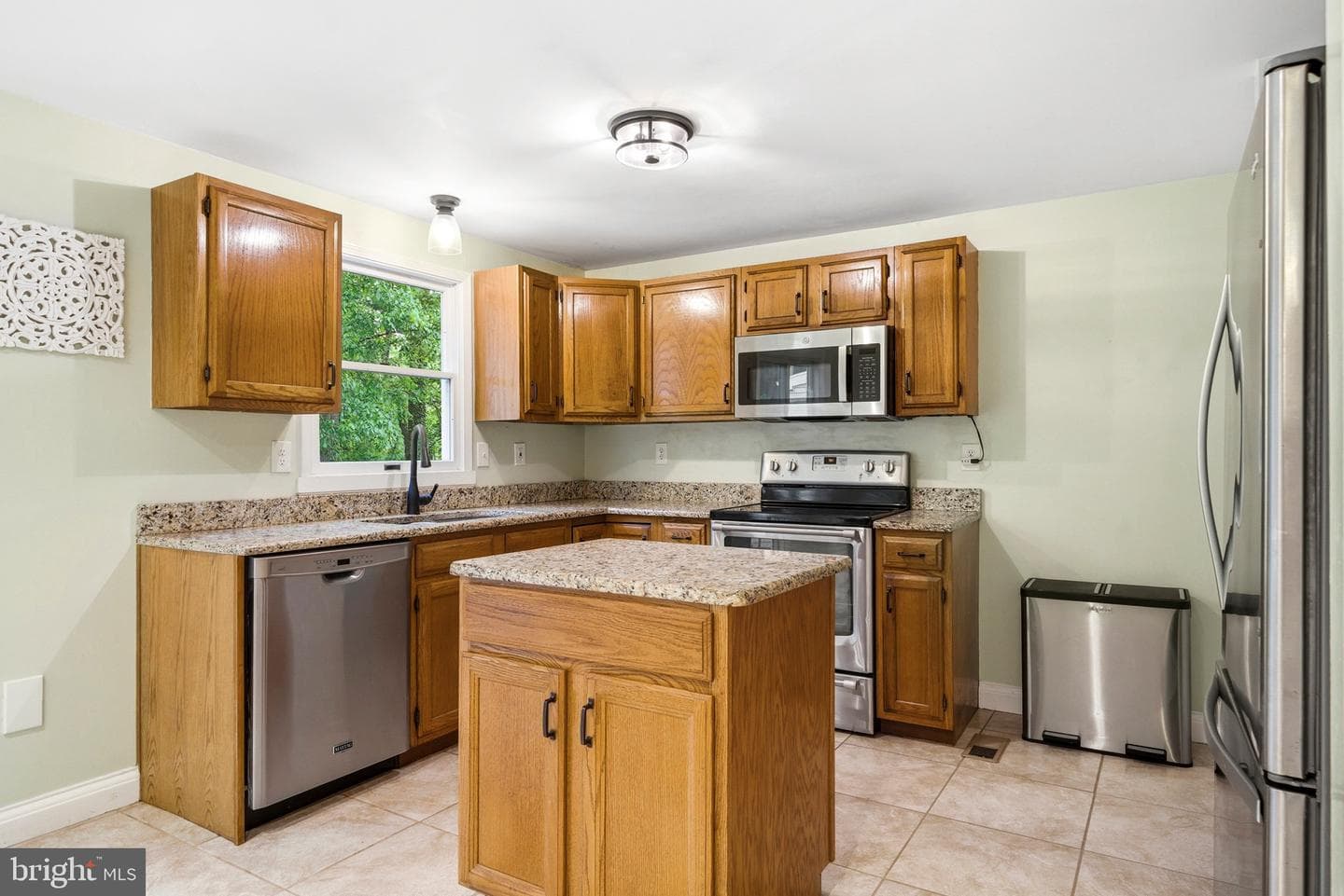 11 Tracys Lane photo 18