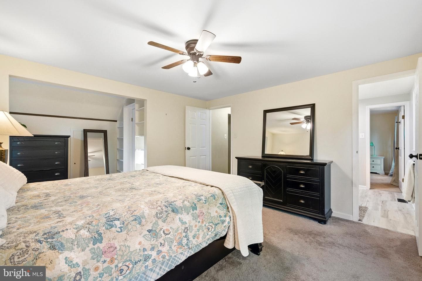 11 Tracys Lane photo 32