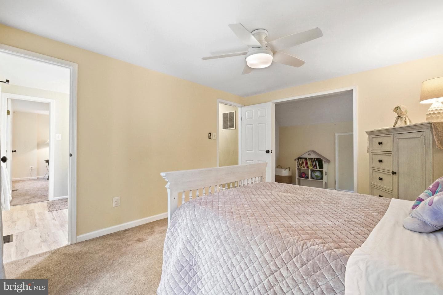 11 Tracys Lane photo 34