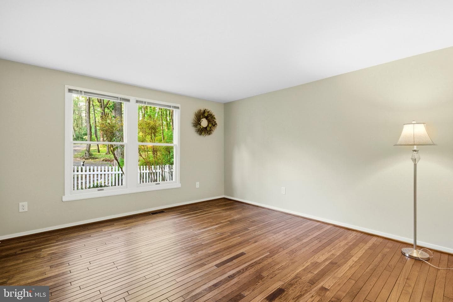 11 Tracys Lane photo 37